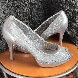 Adrianna Papell pump heels